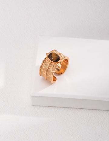 Sterling silver ring Tiger's eye, also known as tiger's eye, is a gemstone with a cat's eye effect, which is regarded as the most noble symbol of the sacred stone by Indians.