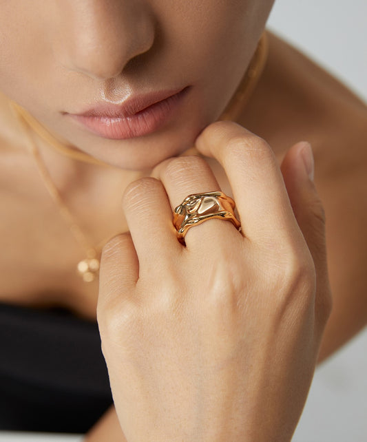 Sterling silver wide face ring The combination of the two sides of the lava-like flow and the undulating irregular design in the middle is full of luster and texture.