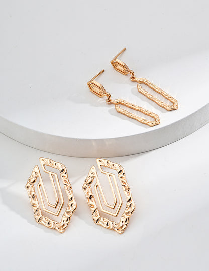 Sterling silver symmetrical earrings Irregular polygons are used in the design Use a combination of sizes, lengths, and structures And the use of line and surface combination to make the design more layered.