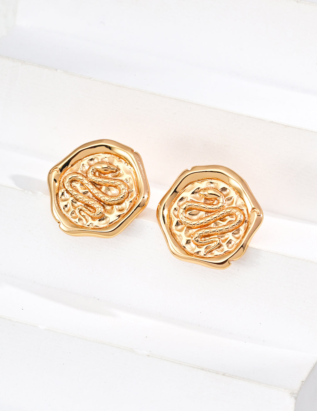 S925 Silver Retro Year of the Snake Chinese Style Earrings With a brilliant gold as the base, it delicately outlines the sinuous posture of the snake.