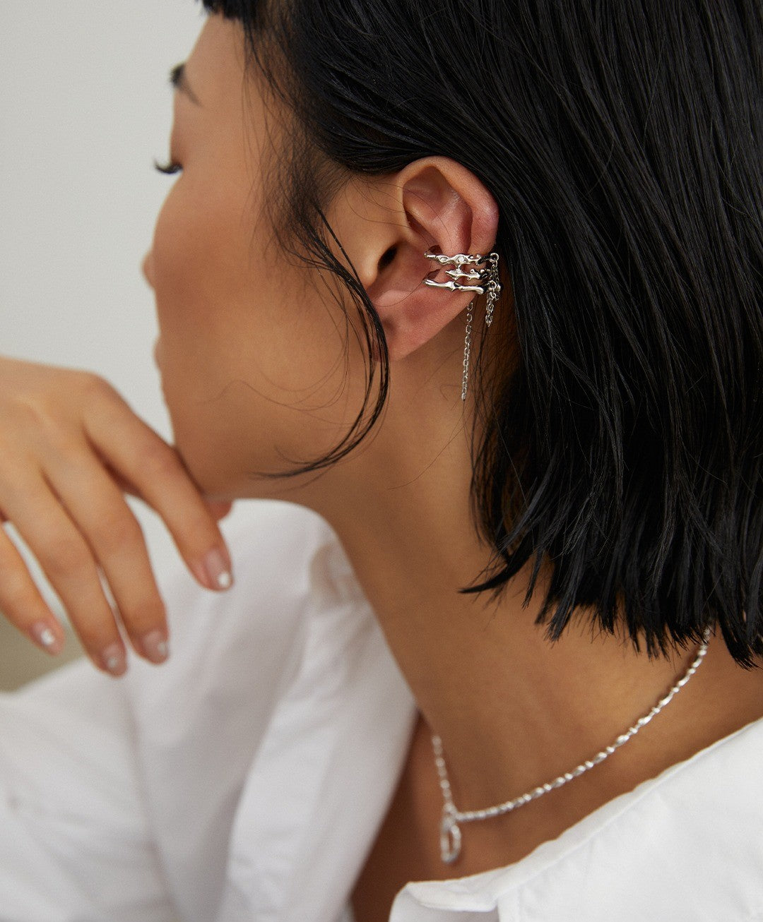 Sterling silver ear bone clip (sold alone Tassel ear clips, irregular surface design, concave and convex refraction dazzling gaze, cold ins style personality has temperament.