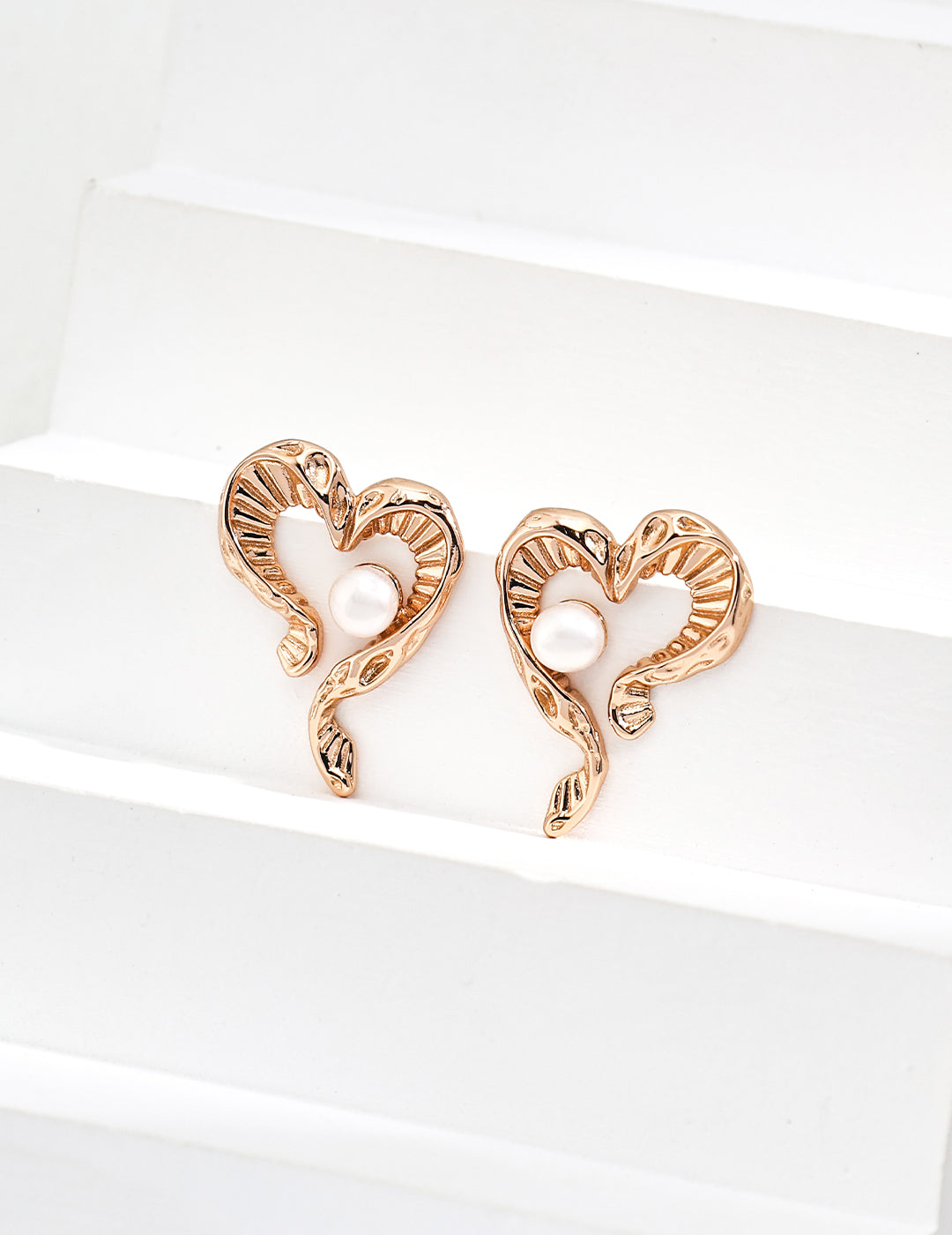 Sterling silver heart-shaped natural pearl earrings