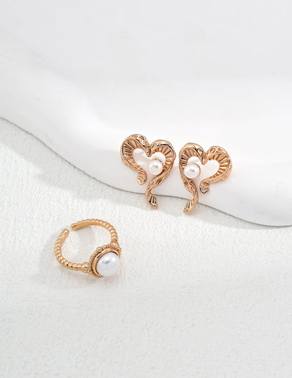 Sterling silver heart-shaped natural pearl earrings