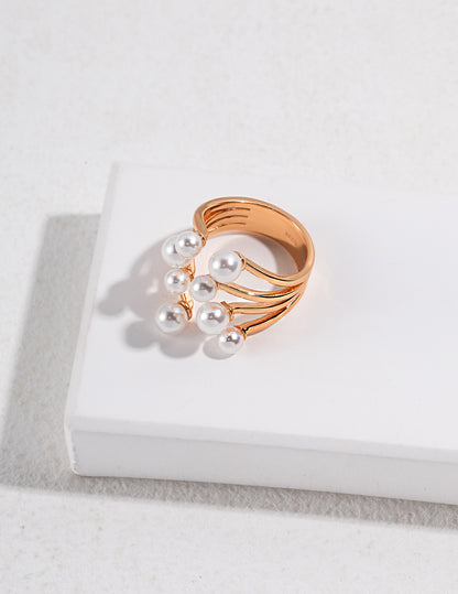 Sterling silver shell bead ring The design is in the form of an open ring to reflect the moment when the flower blooms The scattered pearls are like the stamens in the heart of the flower, blooming brightly.