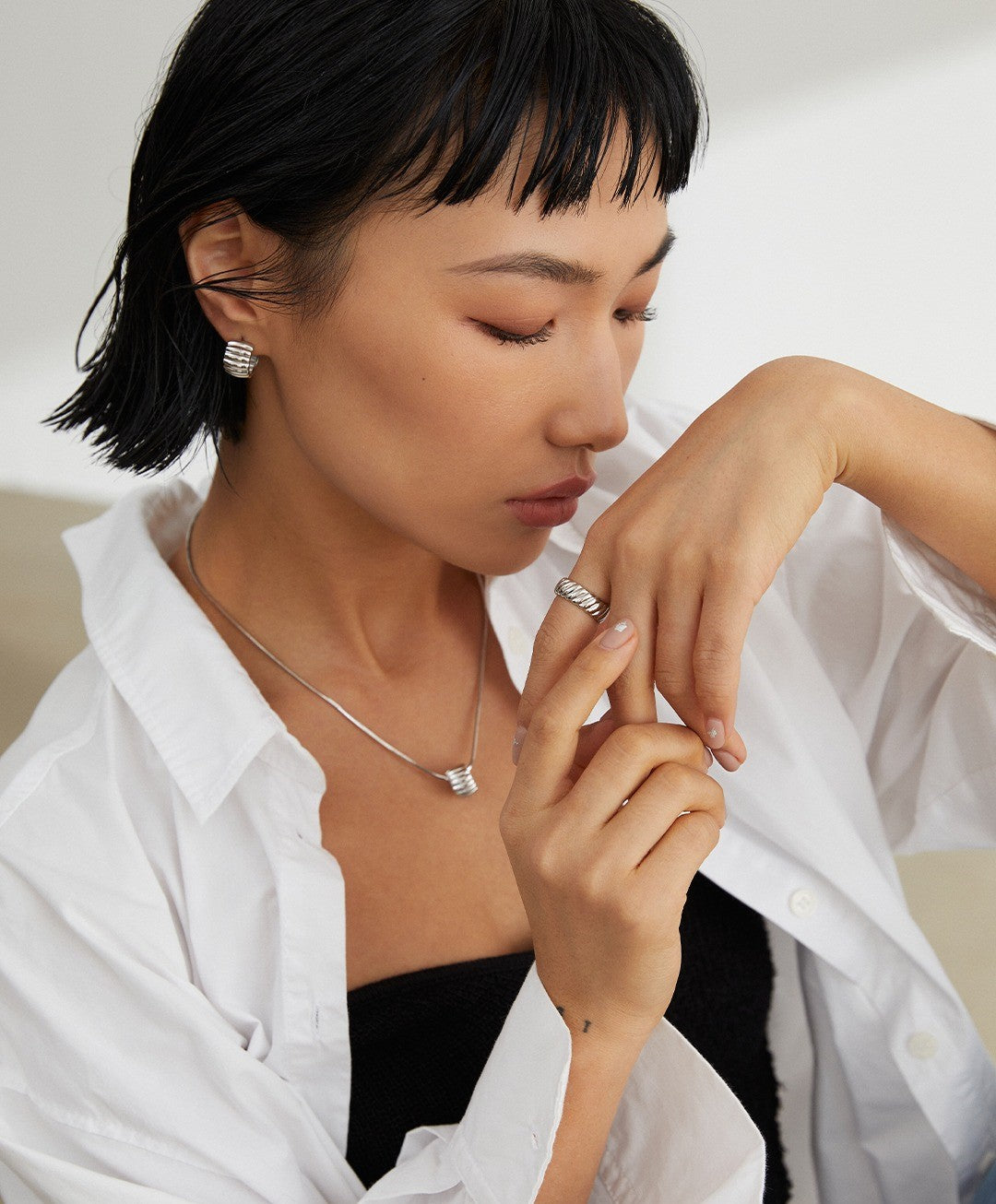 Gear series Sterling silver earrings And the ring necklace a series of uneven and convex textures are very chic.