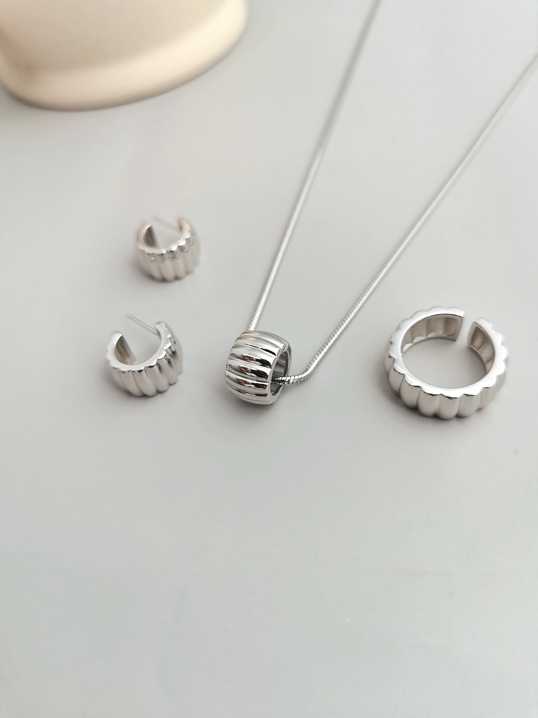 Gear series Sterling silver earrings And the ring necklace a series of uneven and convex textures are very chic.