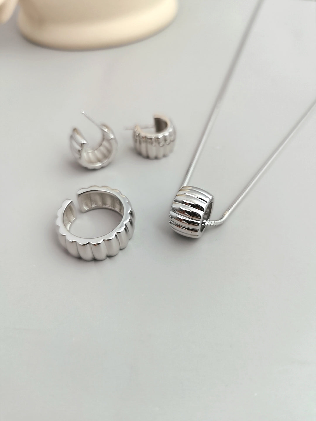 Gear series Sterling silver earrings And the ring necklace a series of uneven and convex textures are very chic.