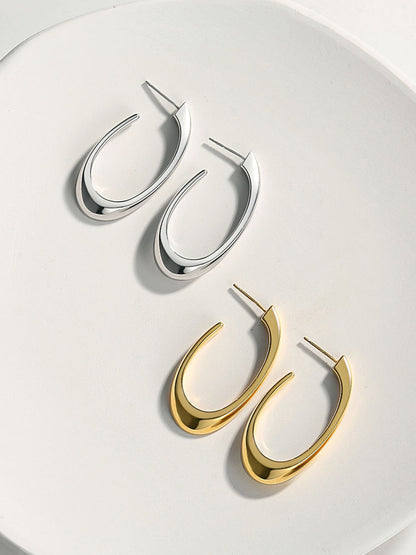 Sterling silver earrings There are no frills, and minimalist lines outline the arc