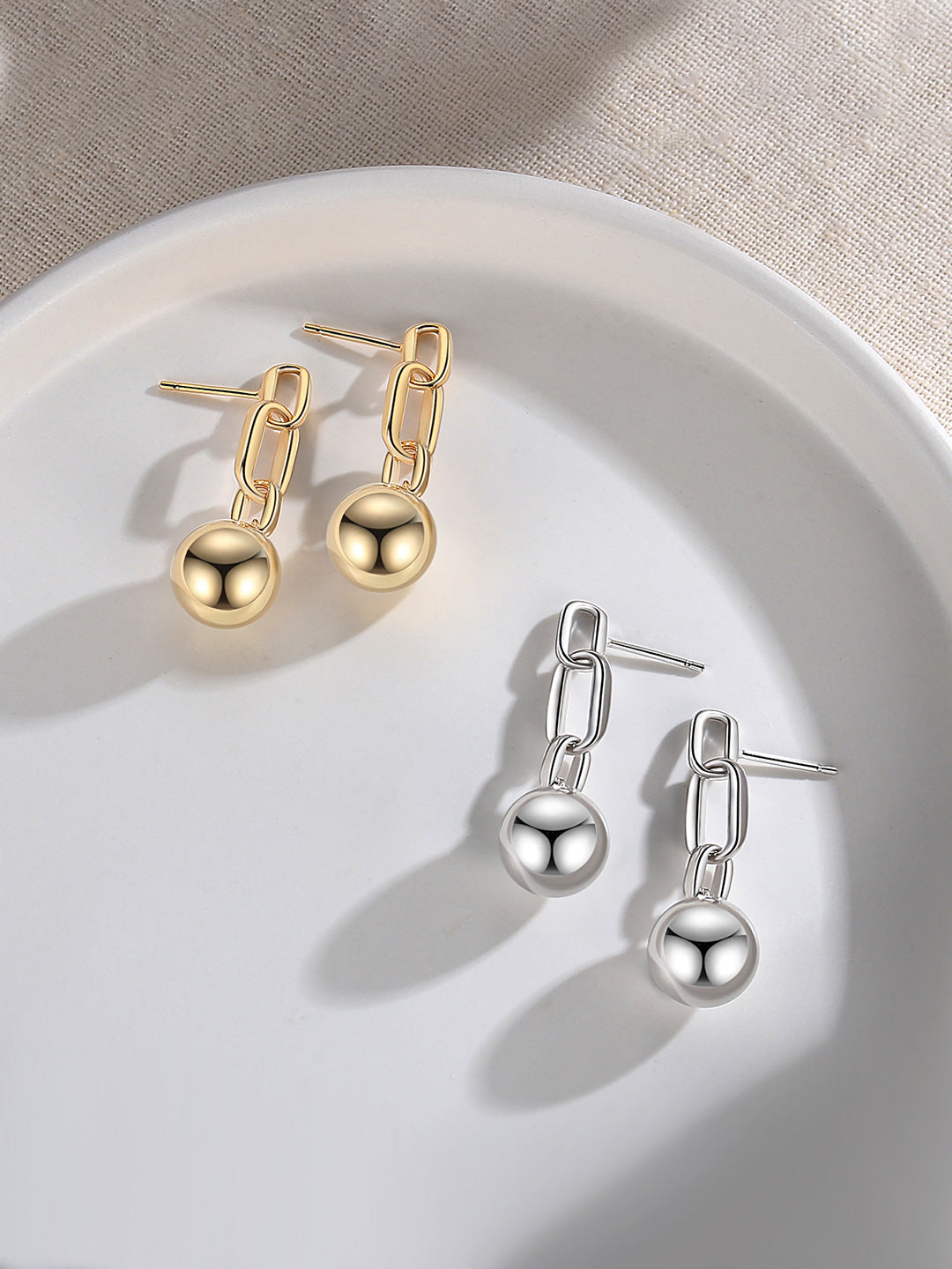 Sterling silver earrings Everyday wear enhances the temperament and embellishes the wear Gold is more fashionable~ Silver is more refreshing and individual.