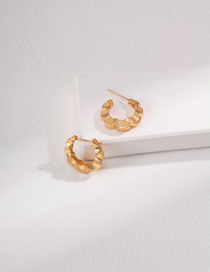 Sterling silver earrings Both gold and silver look good~ Don't pick style, don't pick age It is a sense of fashion that can be easily possessed A must-have jewelry in every Jimei jewelry box