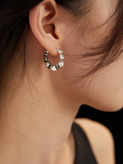 Sterling silver earrings Both gold and silver look good~ Don't pick style, don't pick age It is a sense of fashion that can be easily possessed A must-have jewelry in every Jimei jewelry box