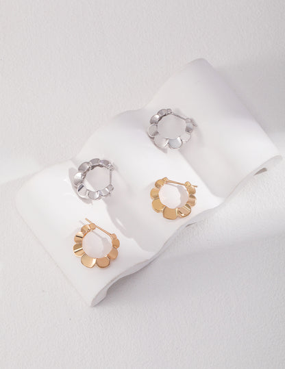 Sterling silver earrings Both gold and silver look good~ Don't pick style, don't pick age It is a sense of fashion that can be easily possessed A must-have jewelry in every Jimei jewelry box