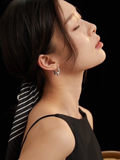 Sterling silver earrings Both gold and silver look good~ Don't pick style, don't pick age It is a sense of fashion that can be easily possessed A must-have jewelry in every Jimei jewelry box