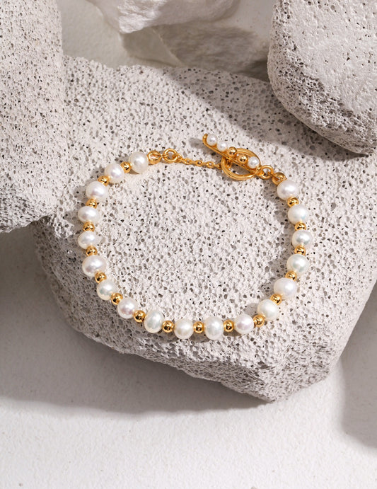 Sterling silver pearl bracelet Minimalist style, no need to modify the shape, the interval between pearls and silver beads alternately forms a straight line and low-key embellishment for the wearer.