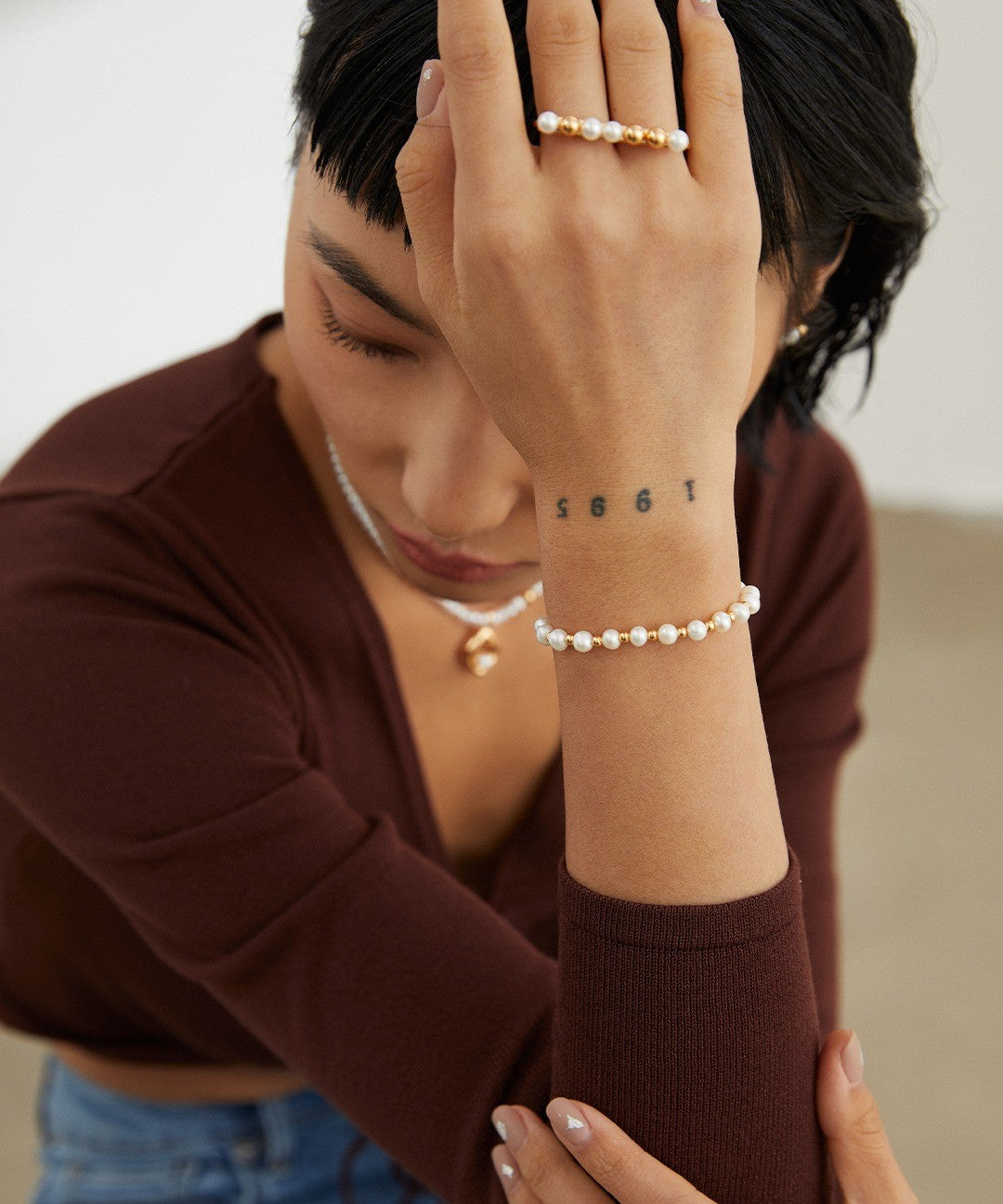 Sterling silver pearl bracelet Minimalist style, no need to modify the shape, the interval between pearls and silver beads alternately forms a straight line and low-key embellishment for the wearer.