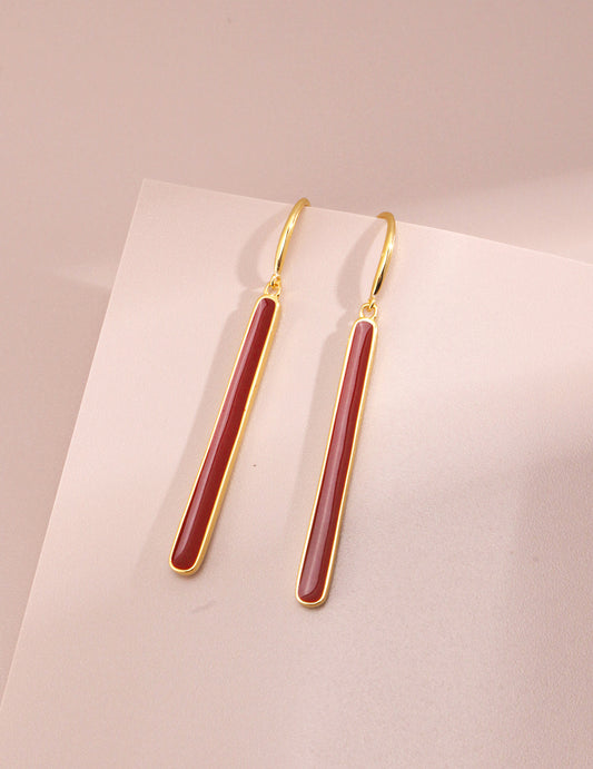 Chinese red drop glaze earrings High-class yet niche Clean lines but creative design It is full of texture when you wear it.