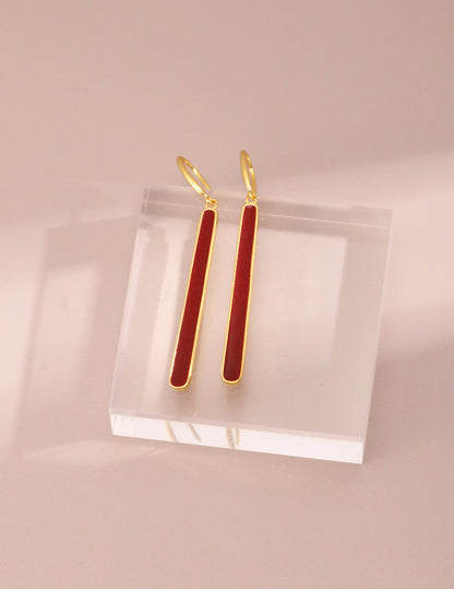 Chinese red drop glaze earrings High-class yet niche Clean lines but creative design It is full of texture when you wear it.