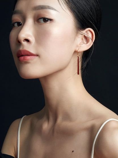 Chinese red drop glaze earrings High-class yet niche Clean lines but creative design It is full of texture when you wear it.