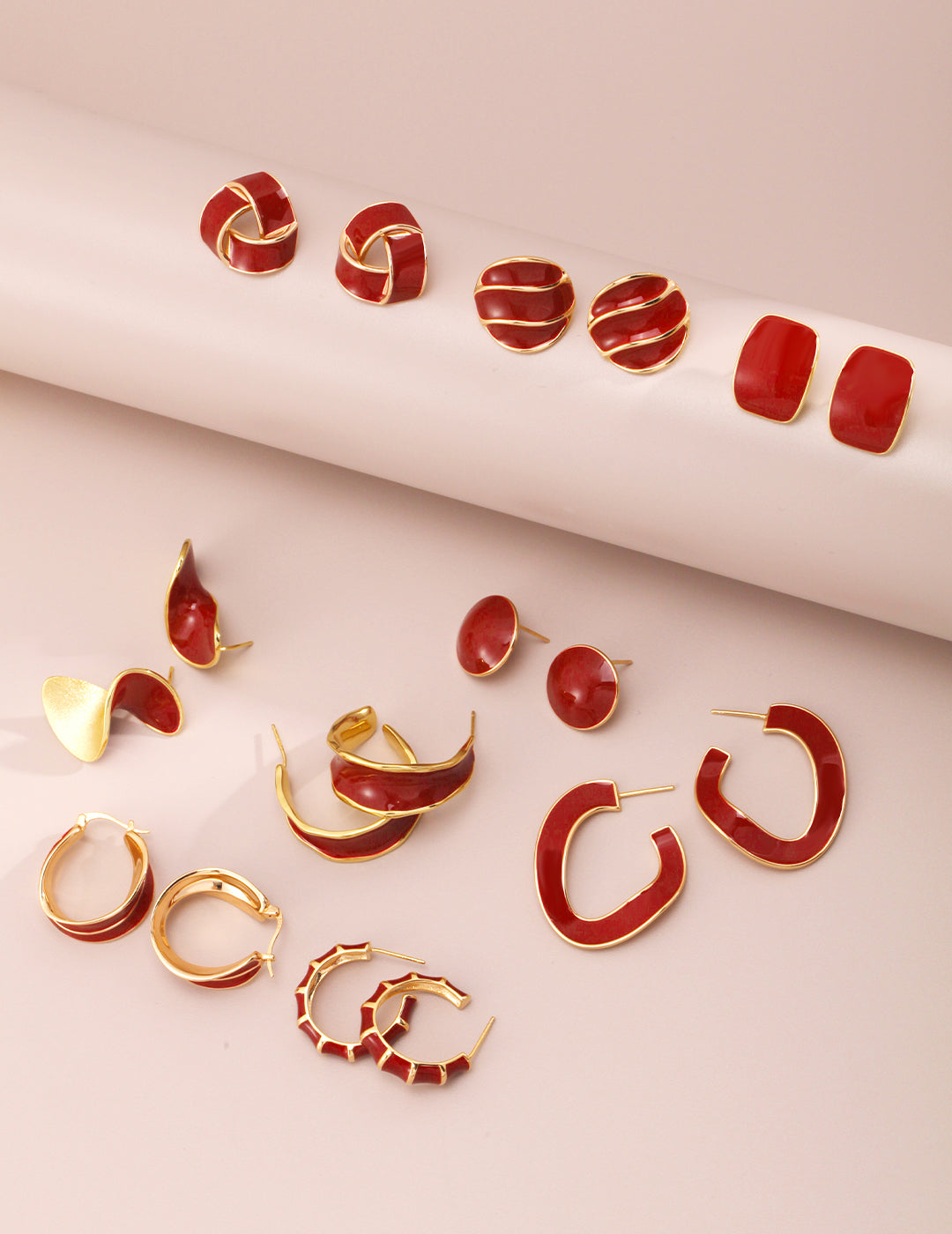 Chinese red drop glaze earrings High-class yet niche Clean lines but creative design It is full of texture when you wear it.