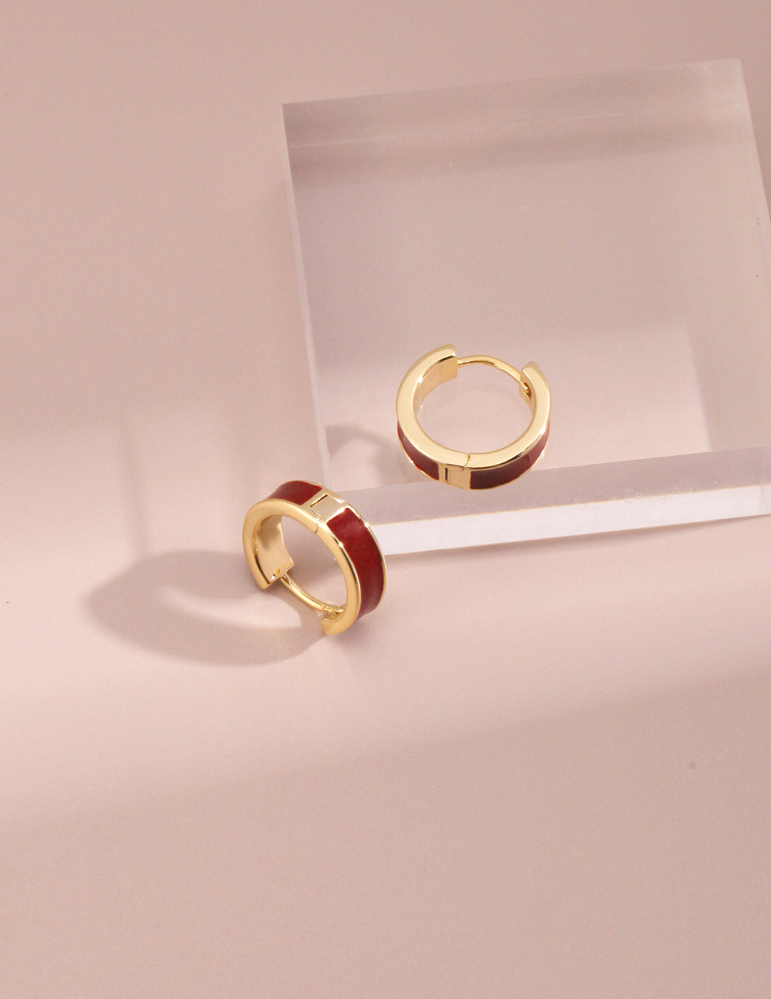 Chinese red drop glaze earrings The gold and dark red combination couldn't be perfect! The drip glaze process does not fade for a long time Classic ear buckles are versatile and don't pick your ears