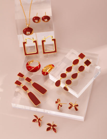 Chinese red drop glaze earrings The gold and dark red combination couldn't be perfect! The drip glaze process does not fade for a long time Classic ear buckles are versatile and don't pick your ears