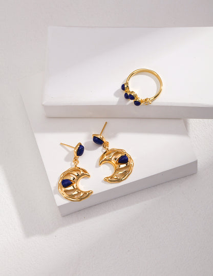 Sterling silver meniscus cut-out earrings The design structure with a light retro feeling, the irregular undulating surface design, the hollow addition of a more layered sense of design, and the inlaid blue lapis lazuli.