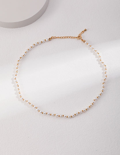 Sterling silver pearl necklace The choker necklace is definitely a good piece for retro feelings Maverick without losing the gentleness of pearls Unintentional casualness and elegance in gestures.