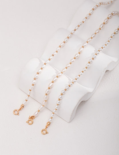 Sterling silver pearl necklace The choker necklace is definitely a good piece for retro feelings Maverick without losing the gentleness of pearls Unintentional casualness and elegance in gestures.