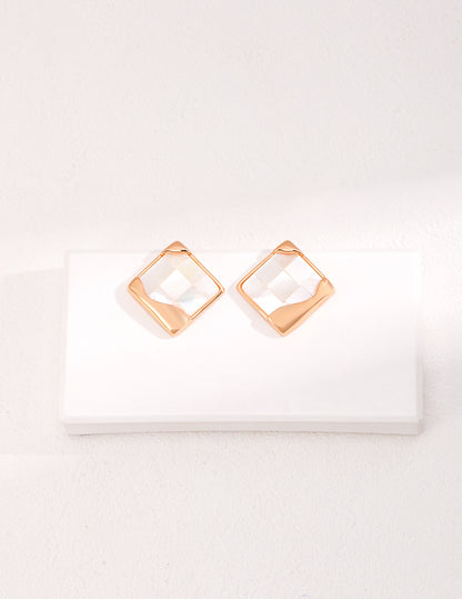 Sterling silver shell earrings The mosaic jewelry design that was popular in the ancient Greek period meets the contemporary minimalist style, and the collision between the ancient and the modern bursts out with a different sense of design.