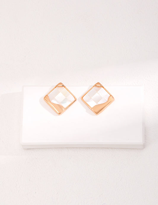 Sterling silver shell earrings The mosaic jewelry design that was popular in the ancient Greek period meets the contemporary minimalist style, and the collision between the ancient and the modern bursts out with a different sense of design.