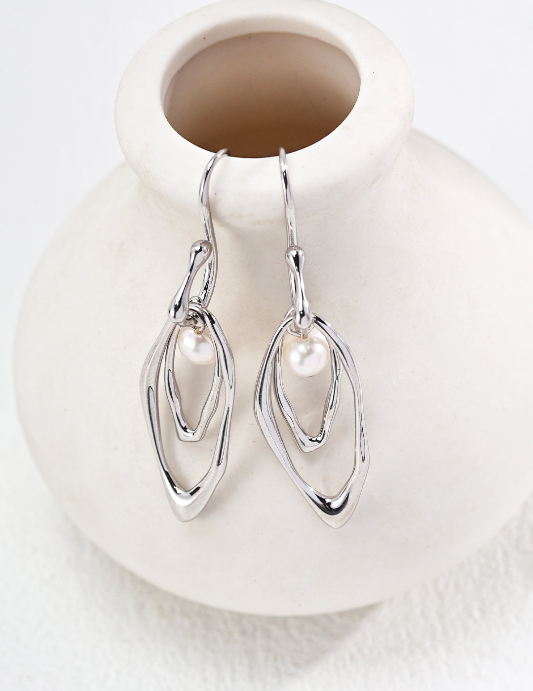Sterling silver simple natural pearl earrings
