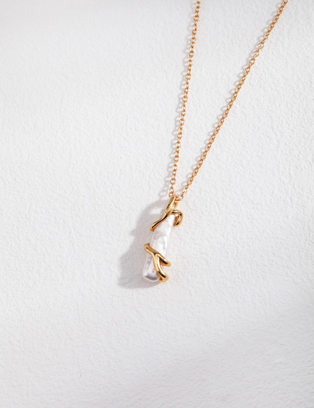 Sterling silver pearl necklace Natural element design, natural baroque beads as the core, natural fluid tightly guarded, pearlescent and silver light intertwined, romantic and individual.