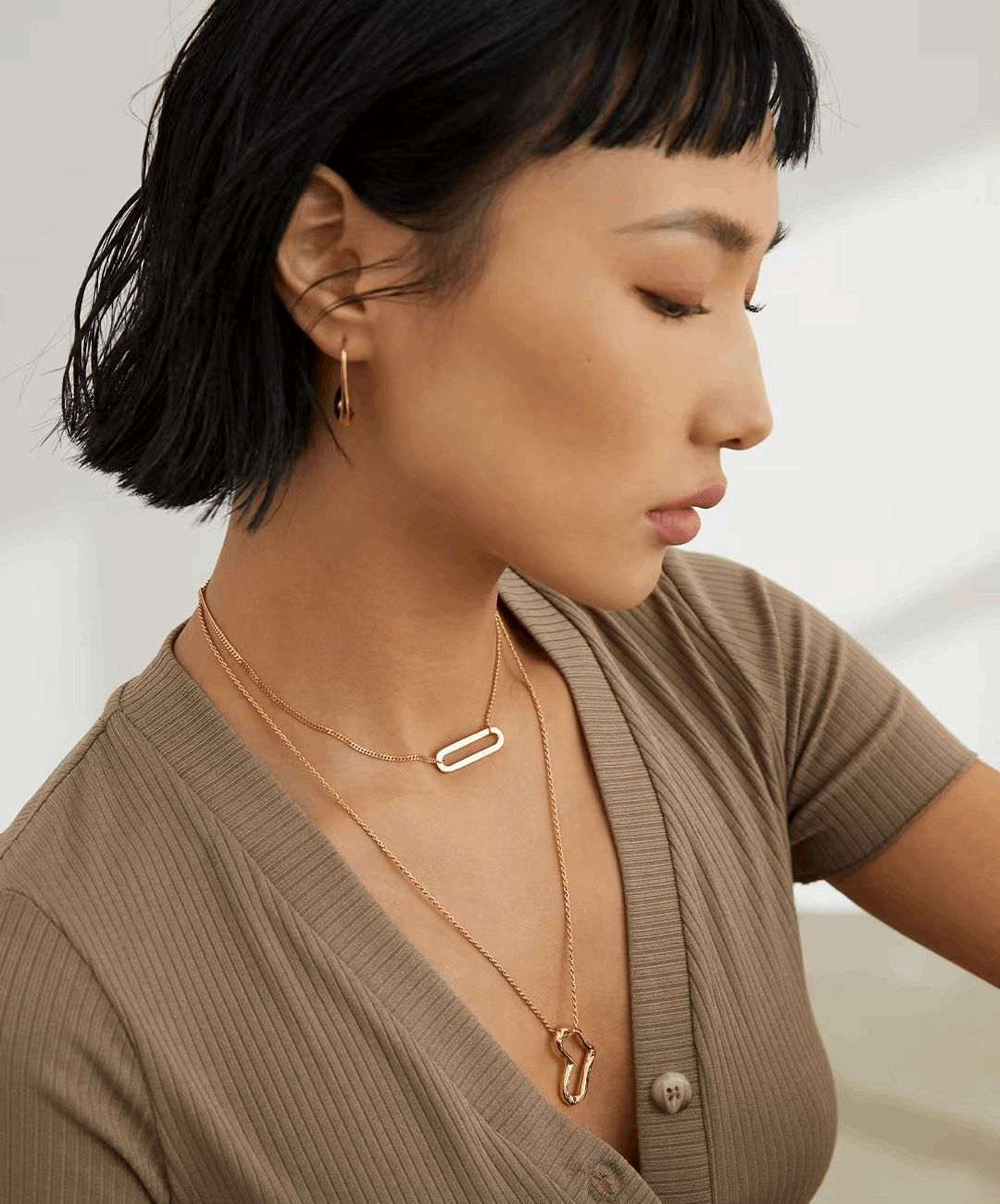 Sterling silver simple necklace, minimalist design, simple O-shaped elongation, more unique and advanced, with fine craftsmanship, full of texture. The overall pendant and the chain are versatile and fashionable.